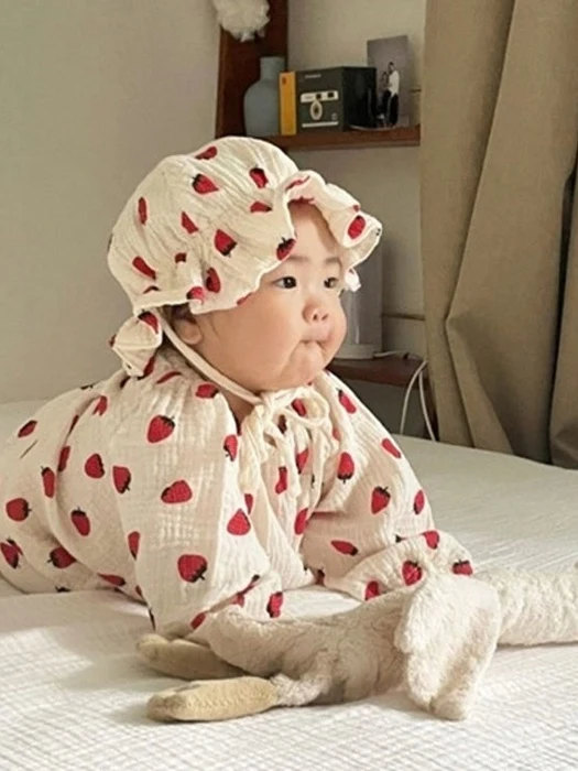 Strawberry Crinkled Frill Bucket Hat Strawberry Crinkled Frill Bucket Hat