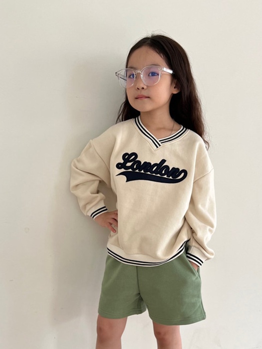 London V-Neck Sweatshirt