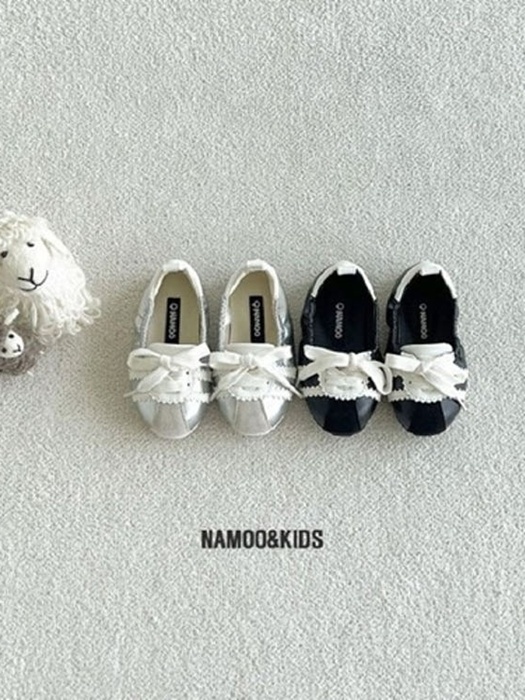 Soda Ballet Core Sneakers