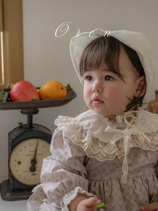 Miel Lace Neck Collar