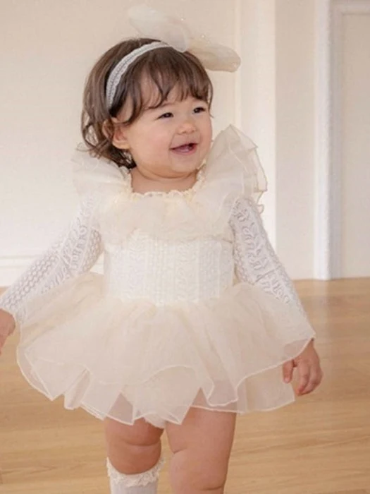 Bebe Romance De Cream Suit