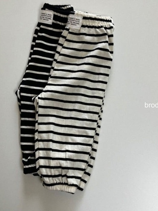 Middle ST Jogger Pants