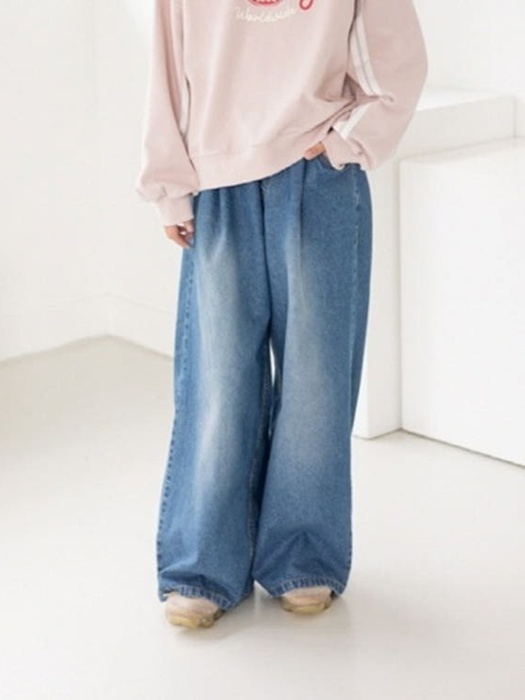 Pin-Tuck Sand Washed Denim Pants Pin-Tuck Sand Washed Denim Pants