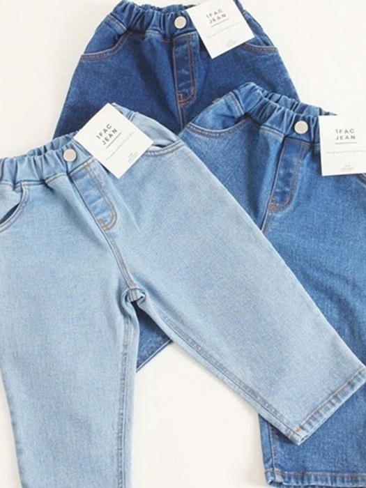 One Washed Curved Jeans One Washed Curved Jeans