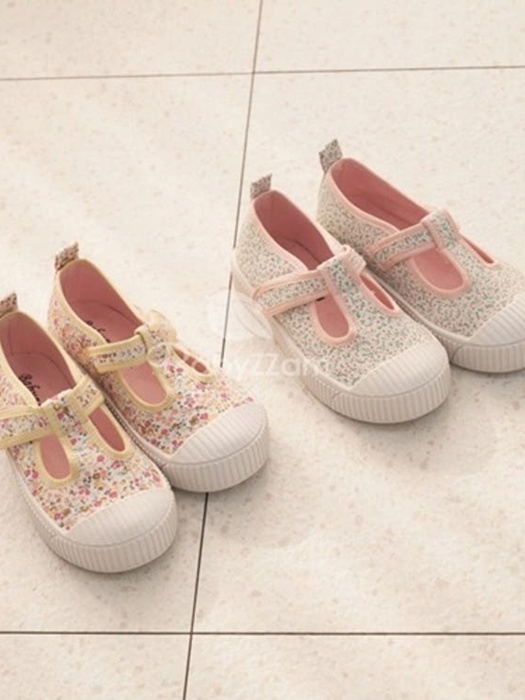 BB446 Cherry Sneakers