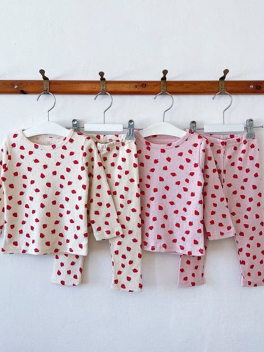 Eyelet Strawberry Easywear Eyelet Strawberry Easywear