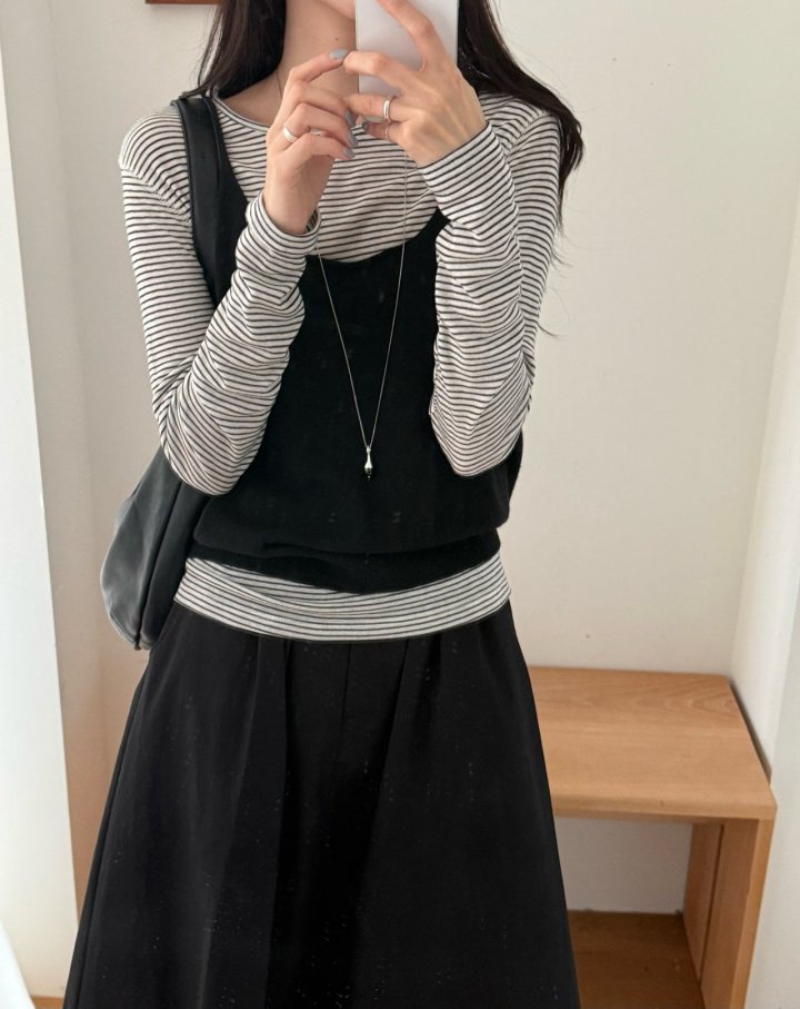 Amygrace - Korean Women Fashion - #momslook - Deep Knit Sleeveless Top - 7