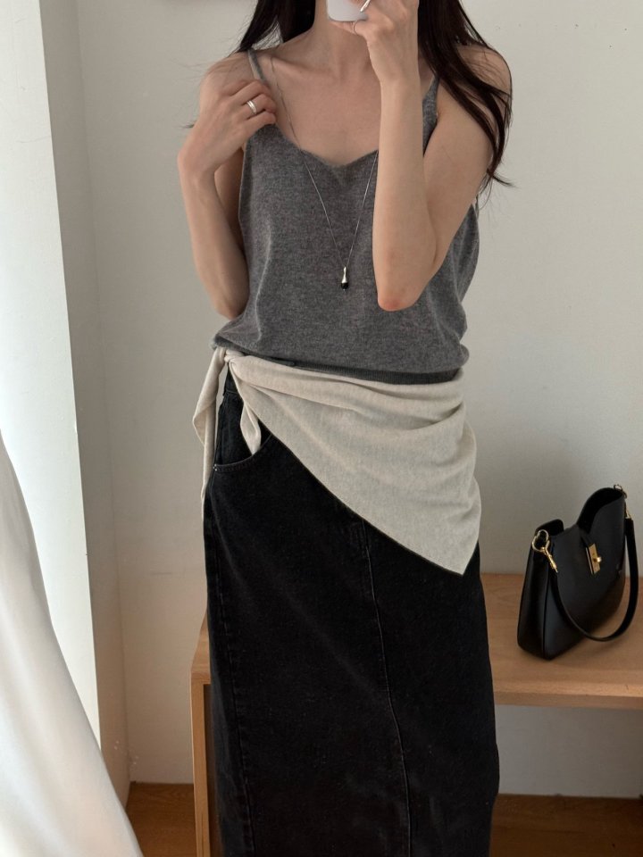 Amygrace - Korean Women Fashion - #momslook - Deep Knit Sleeveless Top - 4