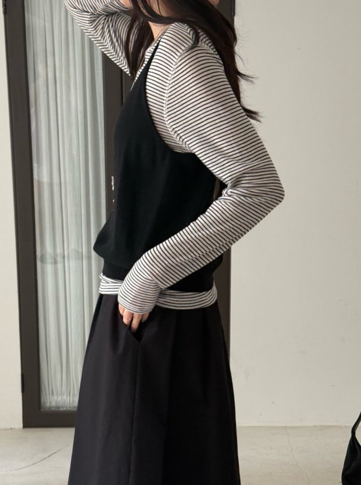 Amygrace - Korean Women Fashion - #womensfashion - Deep Knit Sleeveless Top - 6