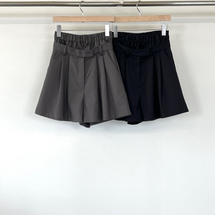 Another Avenue - Korean Women Fashion - #momslook - U Pintuck Half Pants