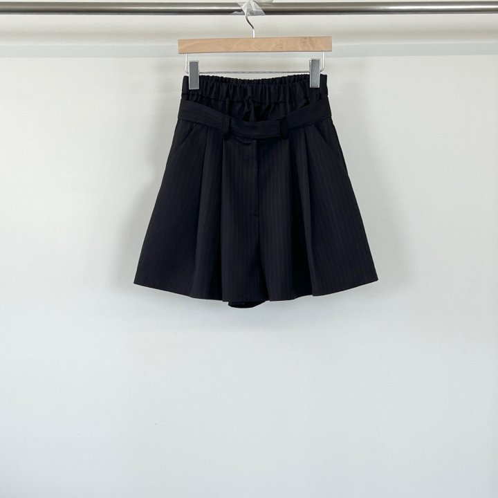 Another Avenue - Korean Women Fashion - #momslook - U Pintuck Half Pants - 3