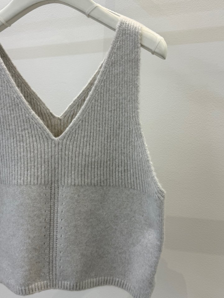 Better - Korean Women Fashion - #restrostyle - Combi Knit Vest - 4
