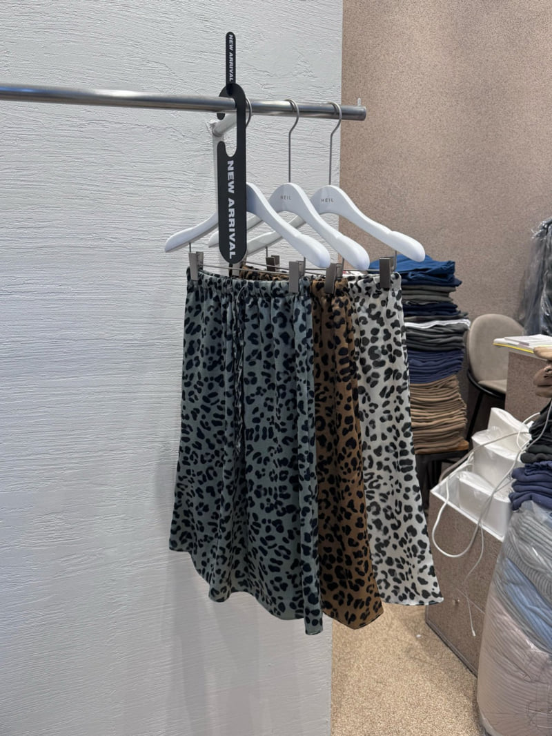 Heil - Korean Women Fashion - #womensfashion - Leopard Midi Skirt