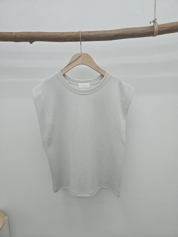 Most - Korean Women Fashion - #momslook - Boxy Sleeveless Tee - 3