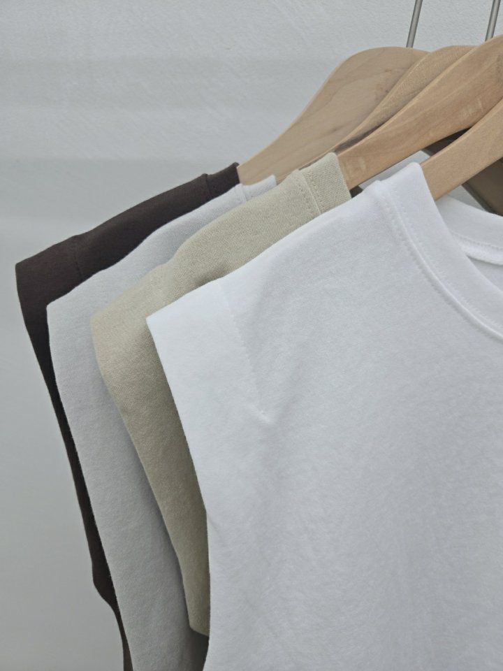 Most - Korean Women Fashion - #momslook - Boxy Sleeveless Tee - 5