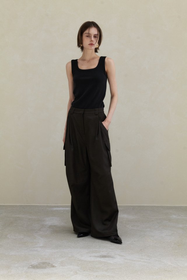 Neroli36 - Korean Women Fashion - #momslook - Heavy Square Sleeveless Top - 9