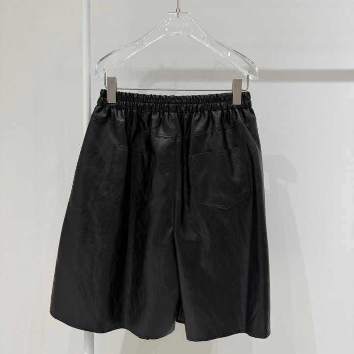 Neroli36 - Korean Women Fashion - #thelittlethings - Leather Bermuda Pants - 2