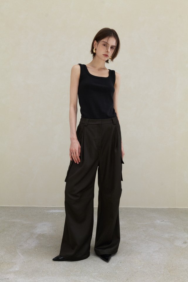 Neroli36 - Korean Women Fashion - #womensfashion - Heavy Square Sleeveless Top - 12