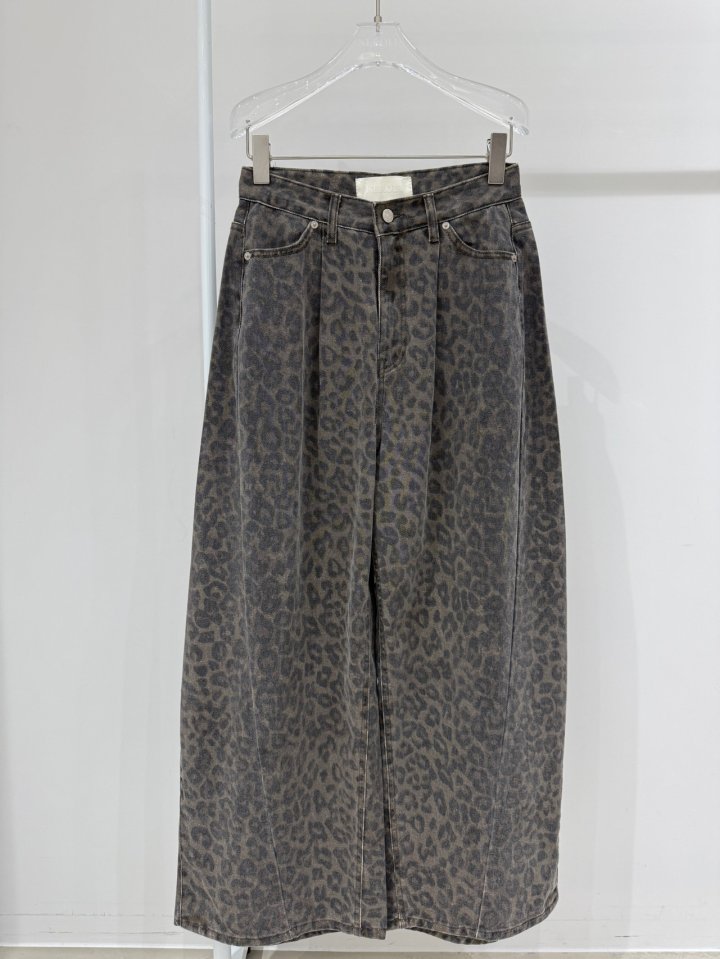 Neroli36 - Korean Women Fashion - #womensfashion - Leopard Pintuck Denim Pants