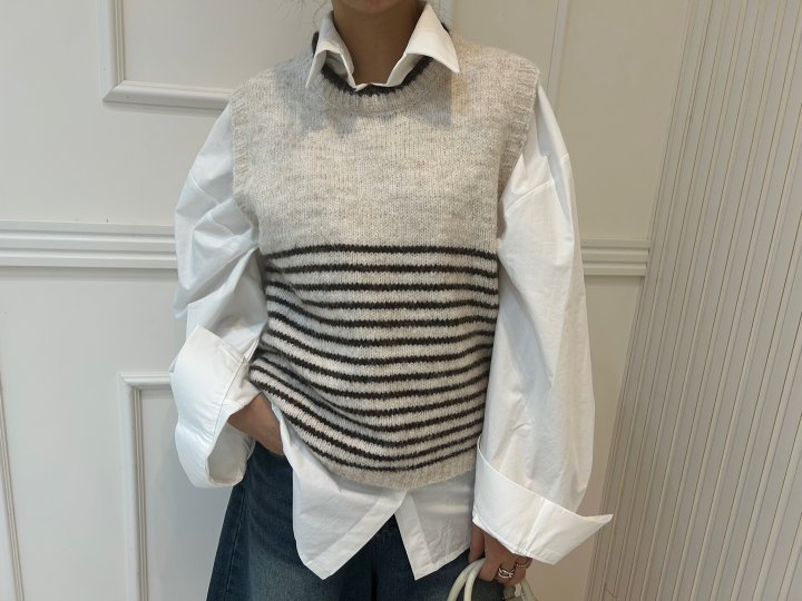 Pearls room - Korean Women Fashion - #vintageinspired - Ethan Knit Vest - 11