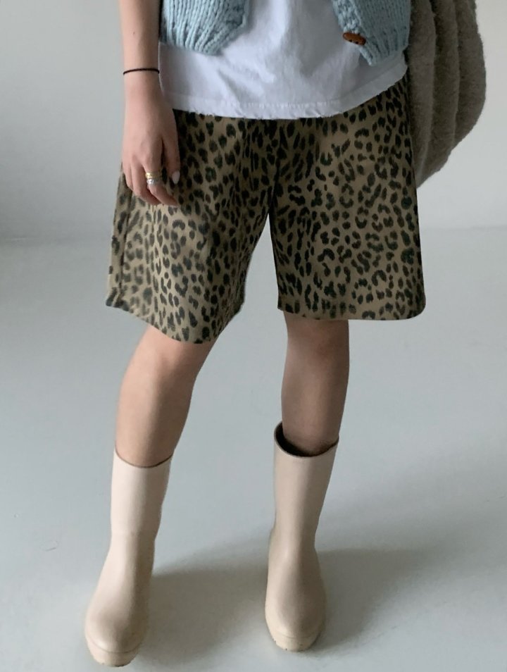 Via - Korean Women Fashion - #momslook - Hope Leopard Banding Half Pants