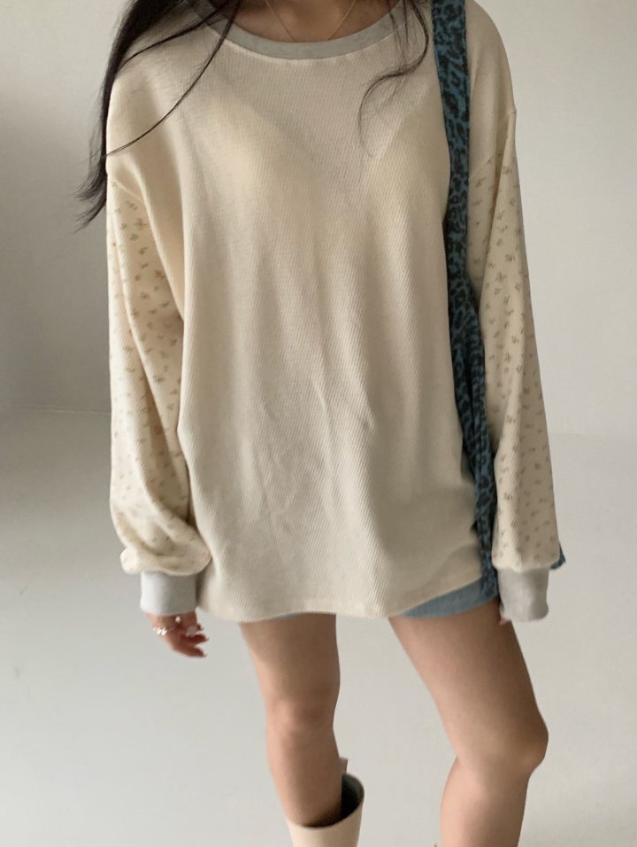 Via - Korean Women Fashion - #momslook - Flower Solo Tee - 2