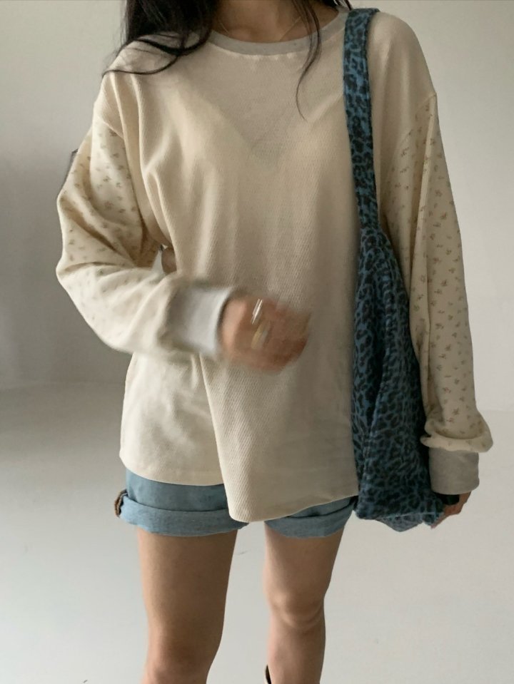 Via - Korean Women Fashion - #womensfashion - Flower Solo Tee - 4