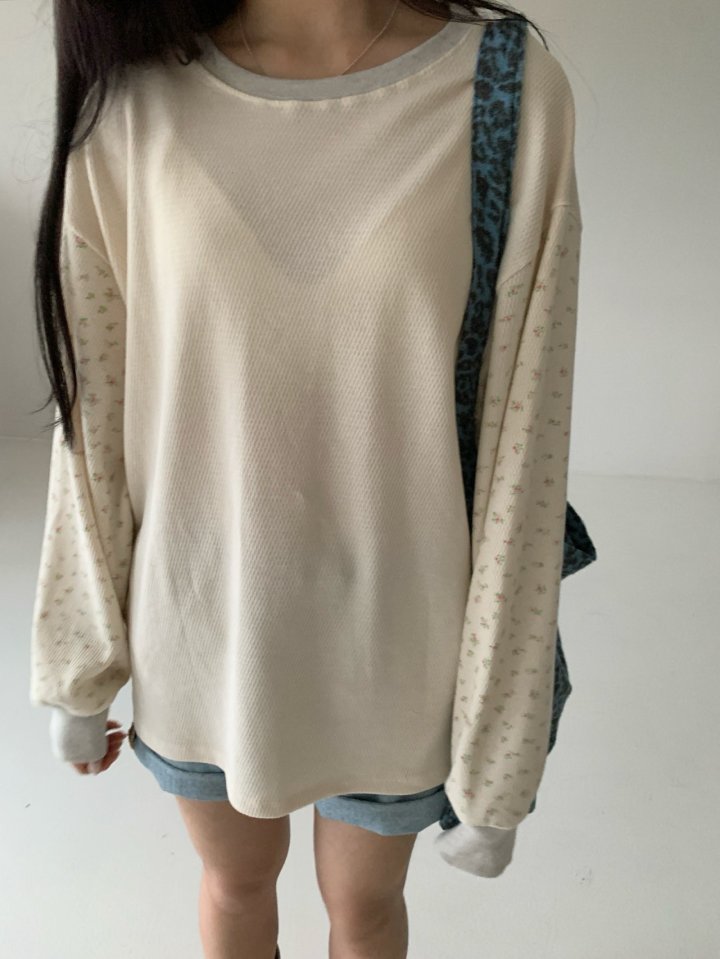 Via - Korean Women Fashion - #momslook - Flower Solo Tee - 7
