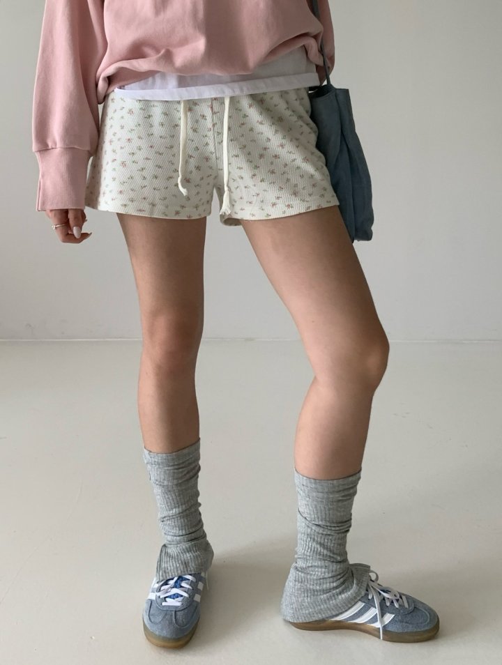 Via - Korean Women Fashion - #womensfashion - Flower Short Pants - 6