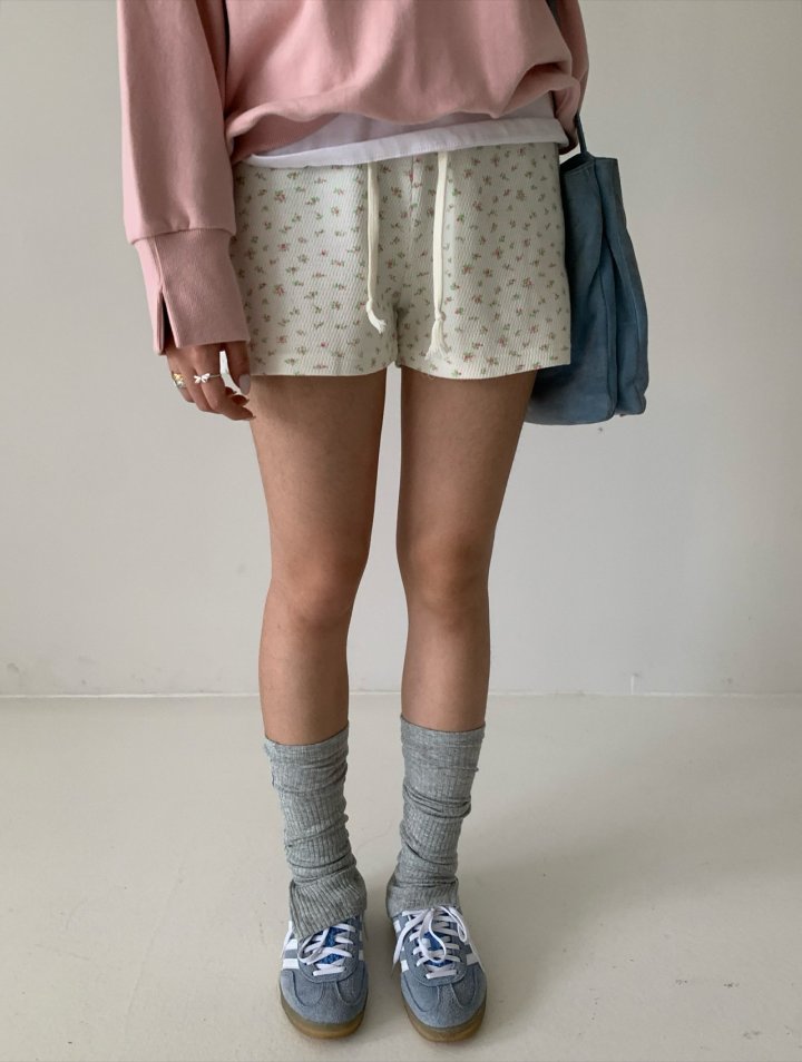 Via - Korean Women Fashion - #womensfashion - Flower Short Pants - 8