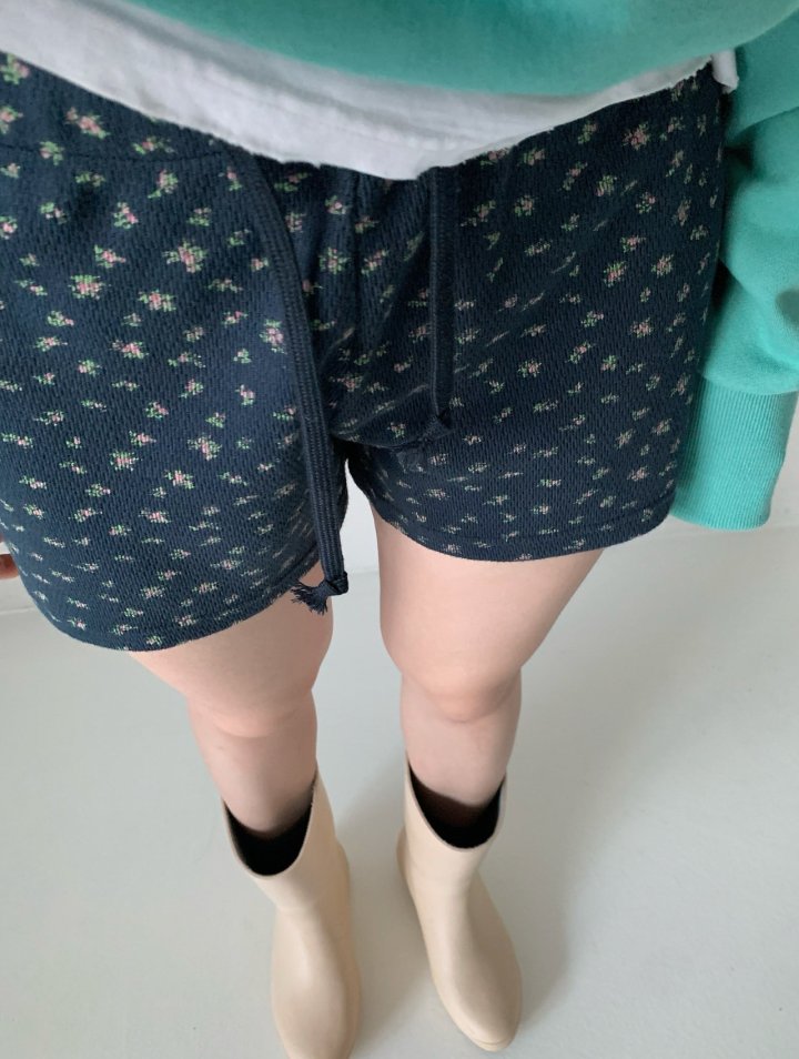 Via - Korean Women Fashion - #womensfashion - Flower Short Pants - 5