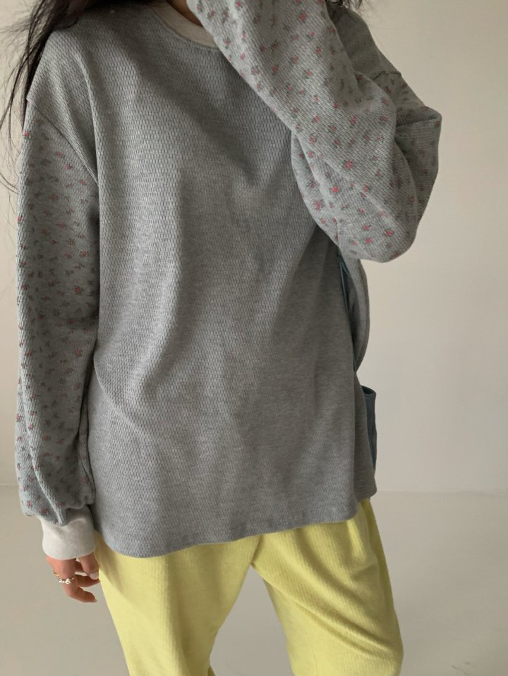 Via - Korean Women Fashion - #momslook - Flower Solo Tee - 4