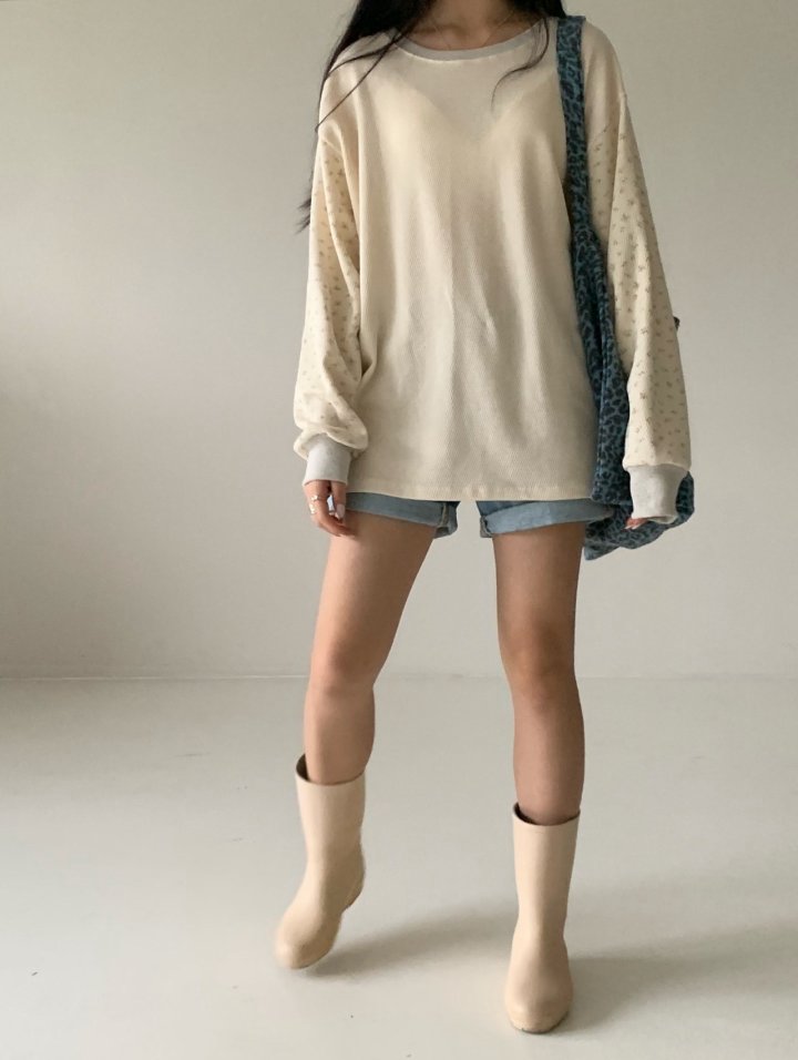 Via - Korean Women Fashion - #womensfashion - Flower Solo Tee