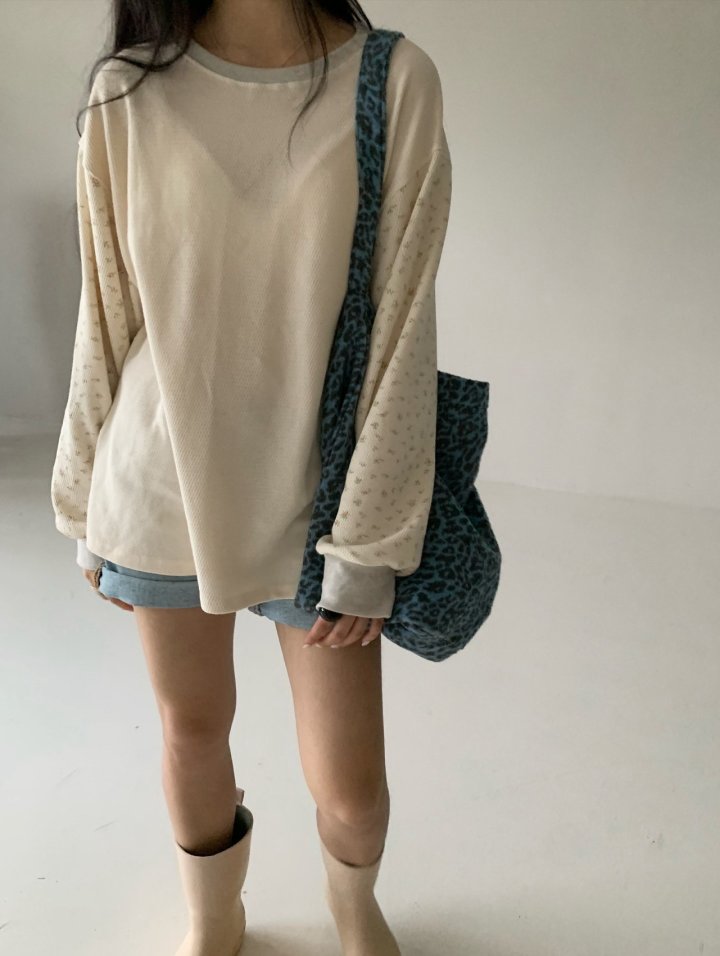 Via - Korean Women Fashion - #womensfashion - Flower Solo Tee - 5