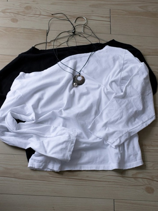 Pigment Damage Off-shoulder Tee