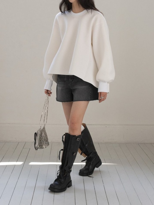 Side Incision Belt Detail Denim Shorts Side Incision Belt Detail Denim Shorts