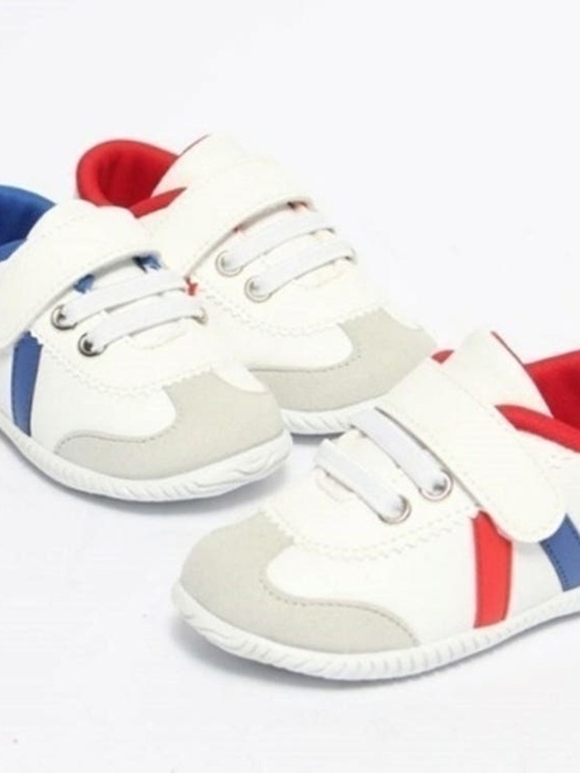 Peekaboo Double Line Sneaker