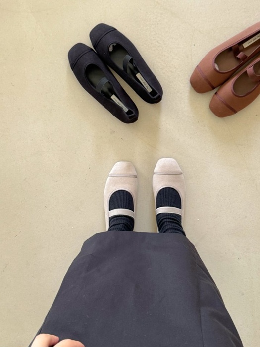 Round Cut Mary Jane Flats