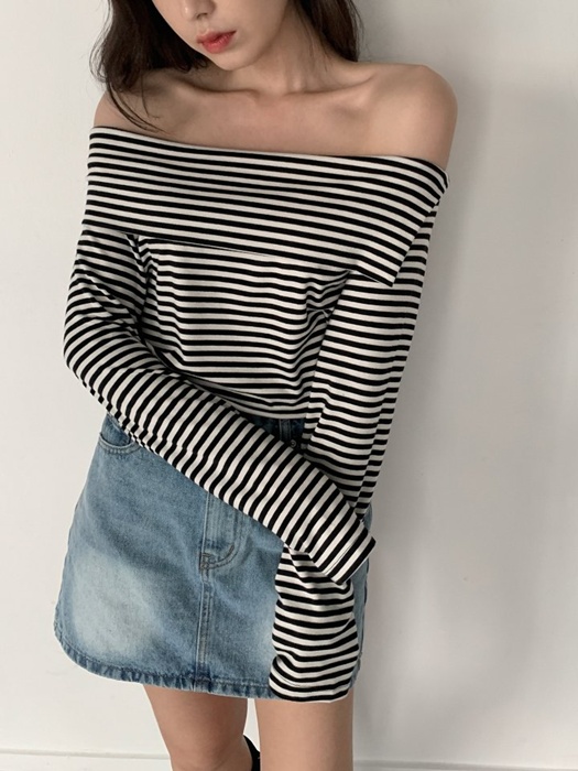 Log Off-Shoulder Tee Log Off-Shoulder Tee