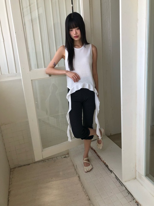 Span Sleeveless Frill Tail Tee Span Sleeveless Frill Tail Tee