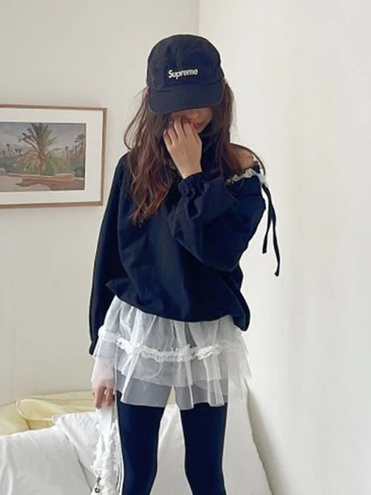 Off-Shoulder Lace Sweatshirt Off-Shoulder Lace Sweatshirt