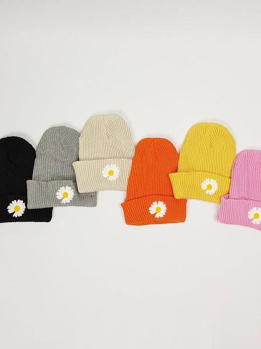 All Season Daisy Ribbed Beanie