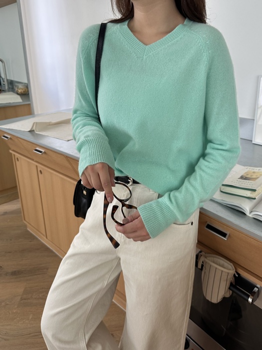 V-neck Wool Knit Pullover V-neck Wool Knit Pullover