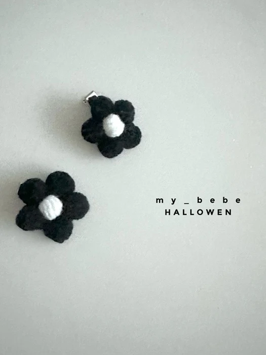 Black Flower Pin Set