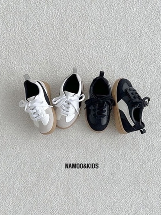 Hoots Sneakers