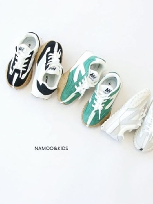 725 Sneakers