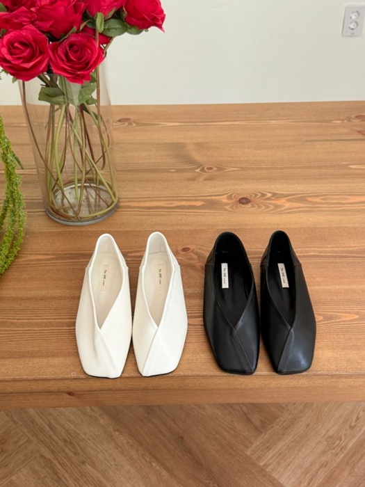 Cut Line Diagonal Flats