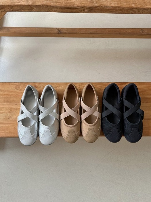 Low Heel Banding Round Flats