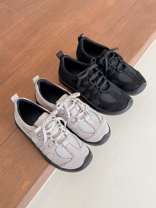 Round Soft Sneakers