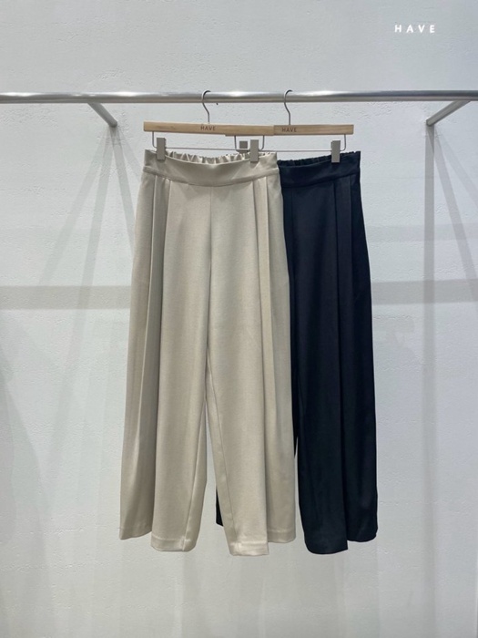 Two-Tuck Wide Pants